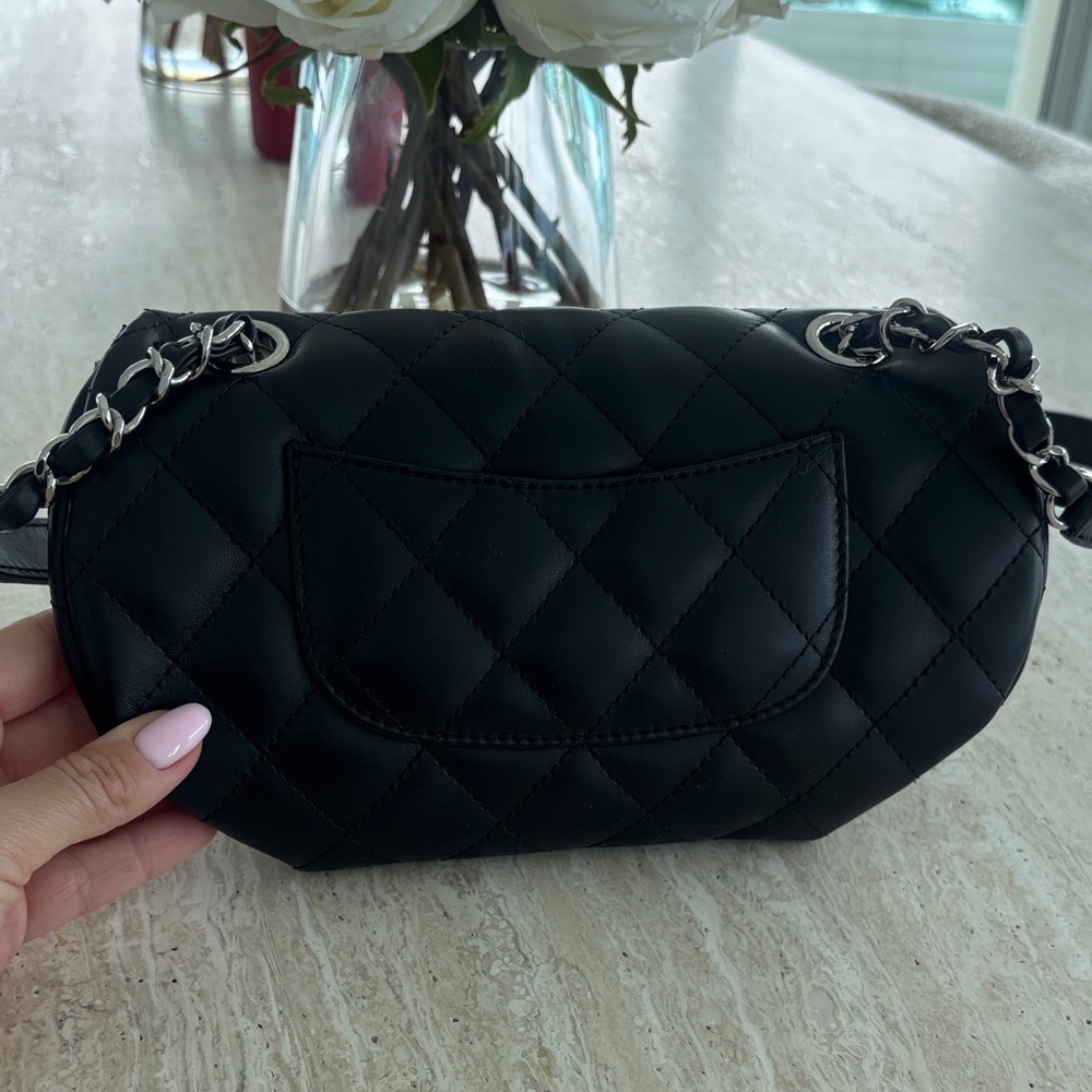CHANEL Black Quilted Crossbody Bag - Picture 5 of 11